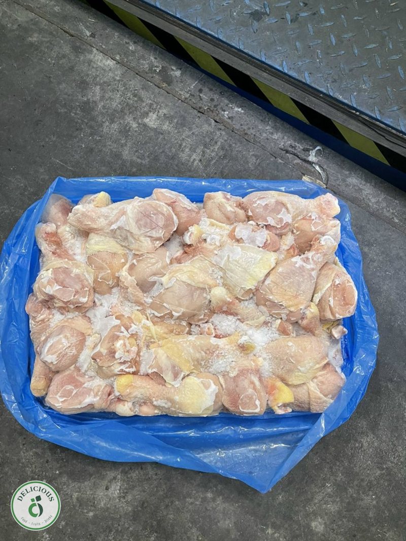 Bảo quản thịt gà - Tách riêng thớt, dao, khay cho gà sống