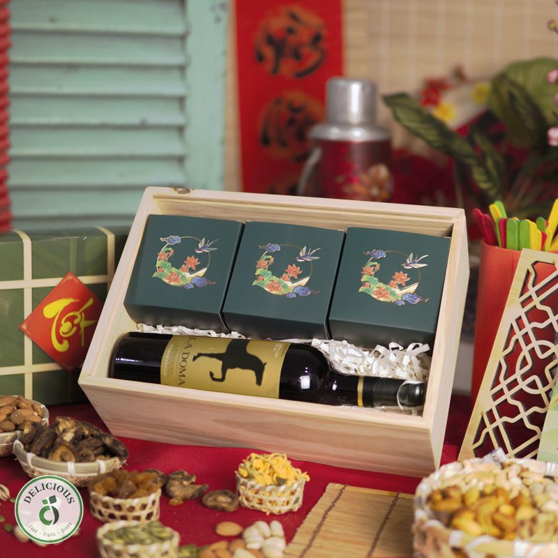 Giỏ quà Tết 2027 - Phần hiện đại: trái cây nhập, hạt, bánh ngoại